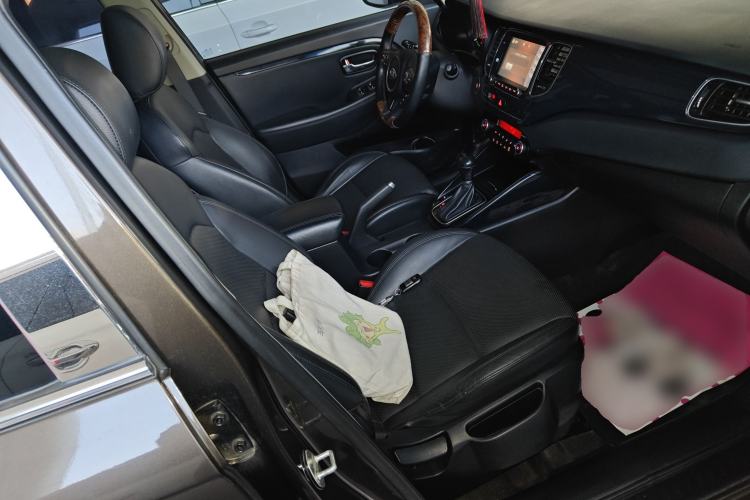 Used Kia Carens 2013 2.0L 7-Seater Automatic Luxury Version China IV Standard Right Front Seat