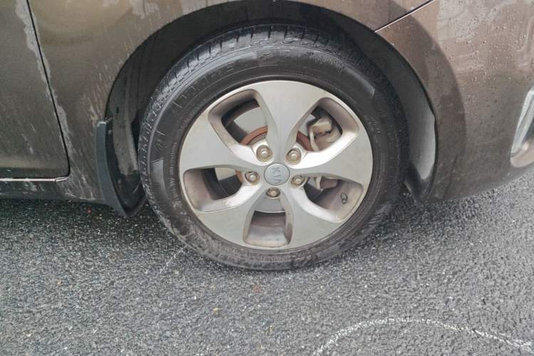 Used Kia Carens 2013 2.0L 5-Seater Automatic Comfort Version China V Standard Right Front Wheel Hub