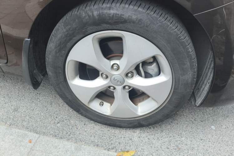 Used Kia Carens 2013 2.0L 7-Seater Automatic Comfort Edition China V Standard Right Front Wheel Hub
