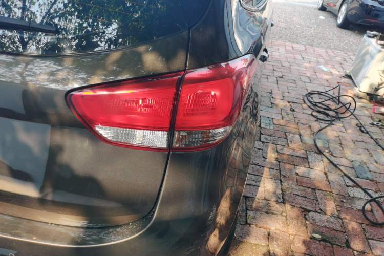 Used Kia Carens 2013 2.0L 7-Seater Automatic Standard Version China IV Standard Right Rear Taillight