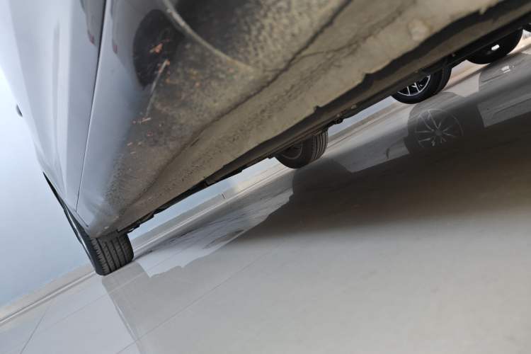 Used Kia Carens 2013 2.0L 7-Seater Automatic Luxury Version China IV Standard Right Side Sill