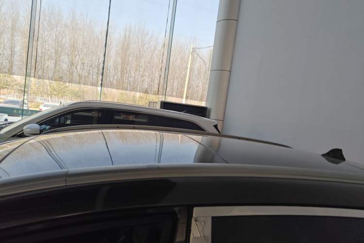Used Kia Carens 2013 2.0L 7-Seater Automatic Luxury Version China IV Standard Roof
