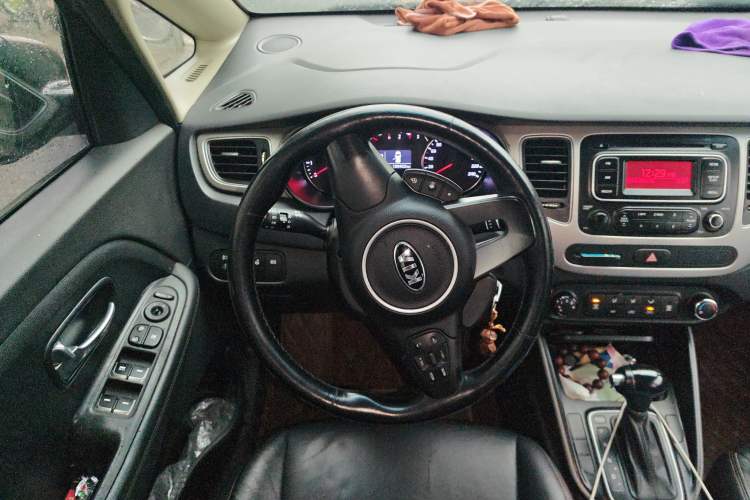Used Kia Carens 2013 2.0L 5-Seater Automatic Comfort Version China V Standard Steering Wheel