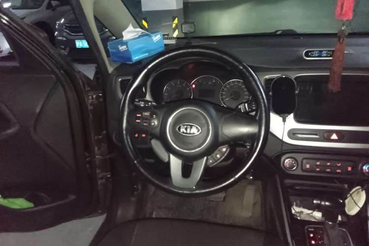 Used Kia Carens 2013 2.0L 5-Seater Automatic Standard Version China V Standard Steering Wheel