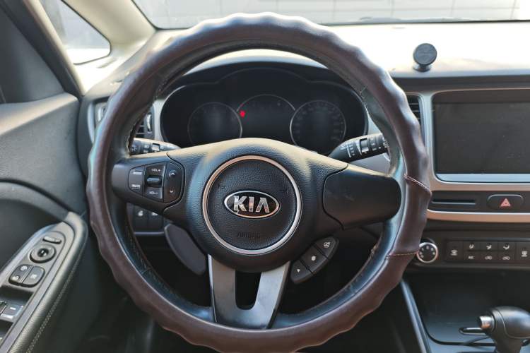 Used Kia Carens 2013 2.0L 7-Seater Automatic Standard Version China V Standard Steering Wheel