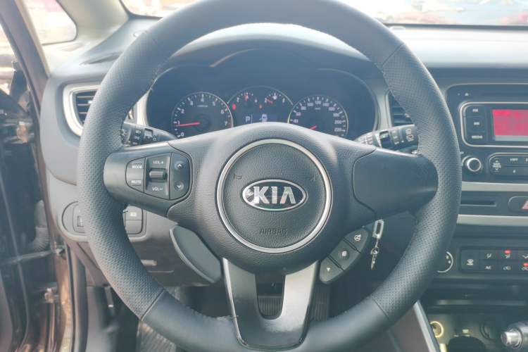 Used Kia Carens 2013 2.0L 7-Seater Automatic Standard Version China IV Standard Steering Wheel