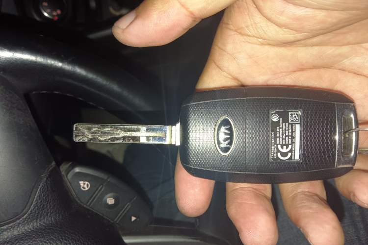 Used Kia Carens 2013 2.0L 5-Seater Automatic Standard Version China V Standard Vehicle Key