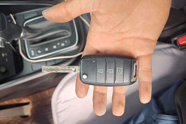 Used Kia Carens 2013 2.0L 5-Seater Automatic Standard Version China V Standard Vehicle Key