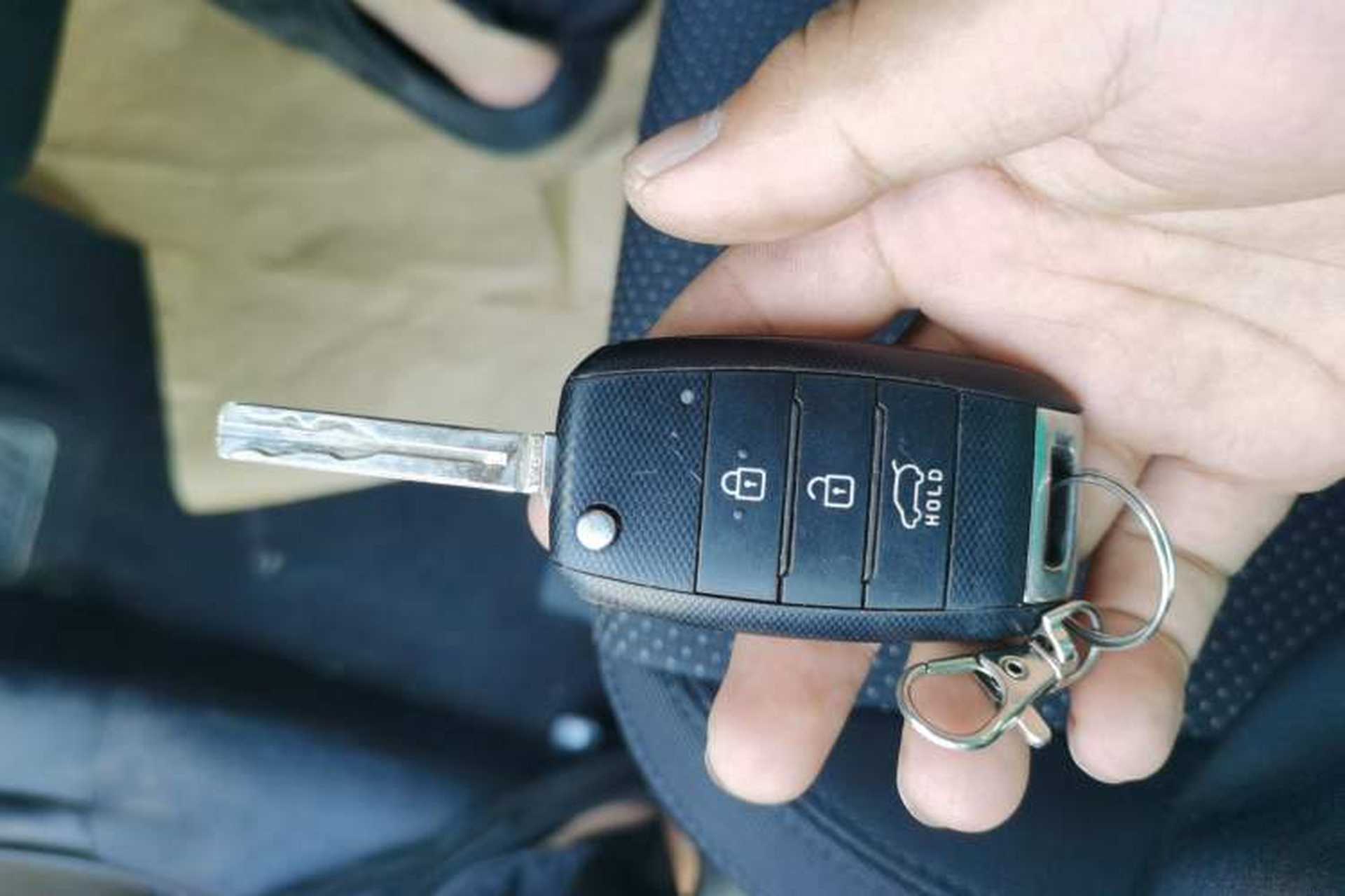Used Kia Carens 2013 2.0L 7-Seater Automatic Standard Version China IV Standard Vehicle Key