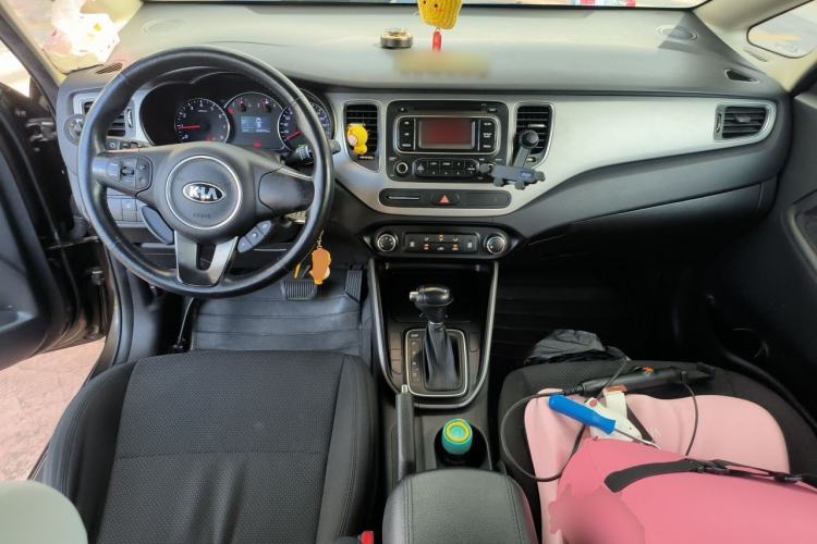 Used Kia Carens 2013 2.0L 7-Seater Automatic Standard Version China V Standard Center Console