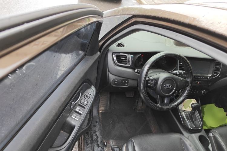 Used Kia Carens 2013 2.0L 7-Seater Automatic Comfort Edition China IV Standard Driver Seat