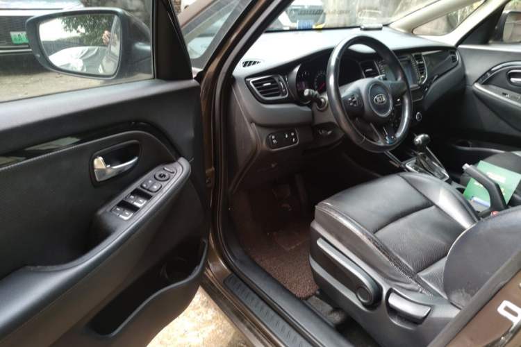 Used Kia Carens 2013 2.0L 5-Seater Automatic Comfort Version China IV Standard Driver Seat