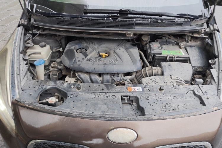 Used Kia Carens 2013 2.0L 7-Seater Automatic Comfort Edition China IV Standard Engine Bay