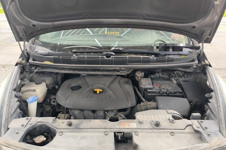 Used Kia Carens 2013 2.0L 7-Seater Automatic Standard Version China V Standard Engine Bay
