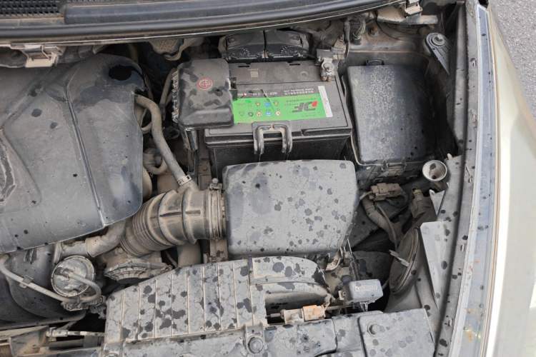 Used Kia Carens 2013 2.0L 7-Seater Automatic Comfort Edition China IV Standard Engine Bay Left
