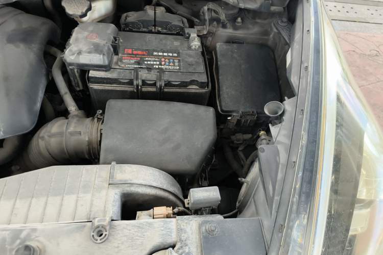 Used Kia Carens 2013 2.0L 7-Seater Automatic Standard Version China V Standard Engine Bay Left