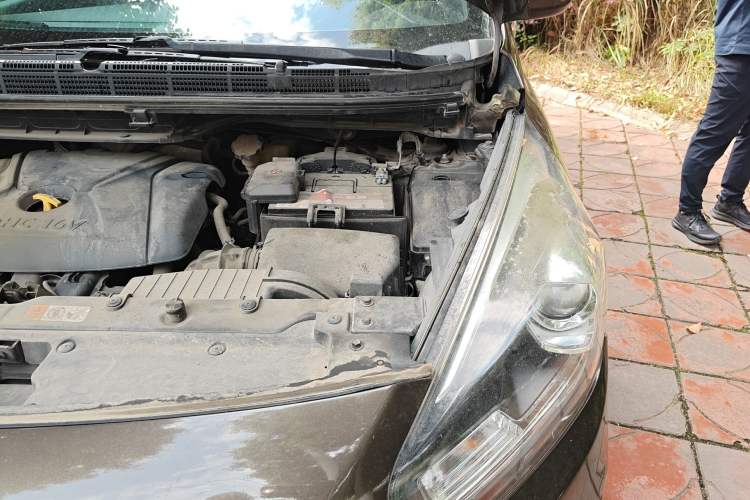 Used Kia Carens 2013 2.0L 5-Seater Automatic Standard Version China V Standard Engine Bay Left