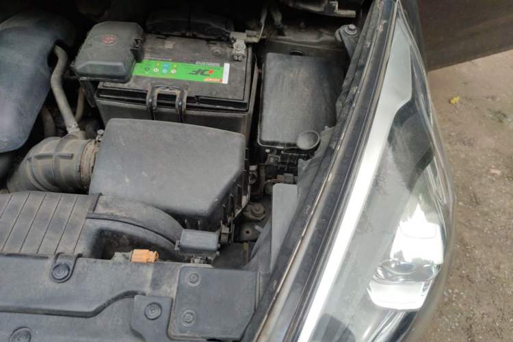 Used Kia Carens 2013 2.0L 5-Seater Automatic Comfort Version China IV Standard Engine Bay Left