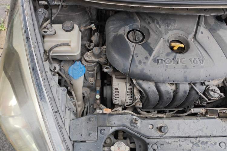 Used Kia Carens 2013 2.0L 7-Seater Automatic Comfort Edition China IV Standard Engine Bay Right