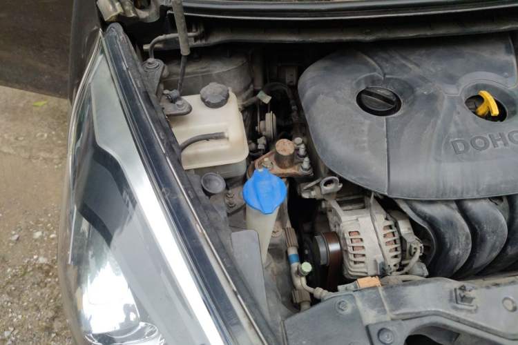 Used Kia Carens 2013 2.0L 5-Seater Automatic Comfort Version China IV Standard Engine Bay Right