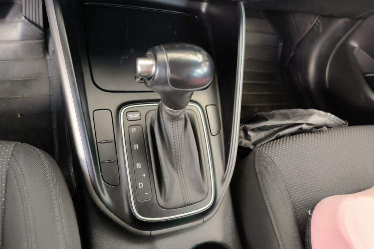 Used Kia Carens 2013 2.0L 7-Seater Automatic Standard Version China V Standard Gear Lever