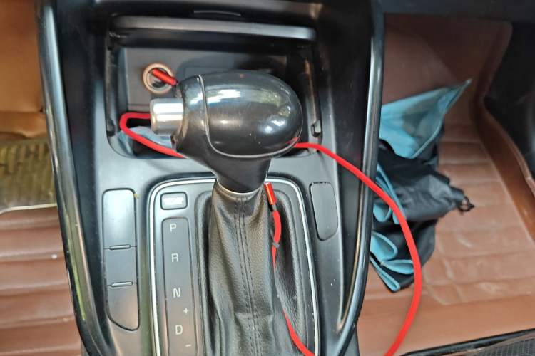 Used Kia Carens 2013 2.0L 5-Seater Automatic Standard Version China V Standard Gear Lever