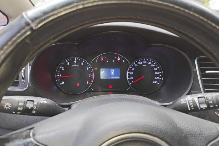 Used Kia Carens 2013 2.0L 7-Seater Automatic Comfort Edition China IV Standard Instrument Cluster