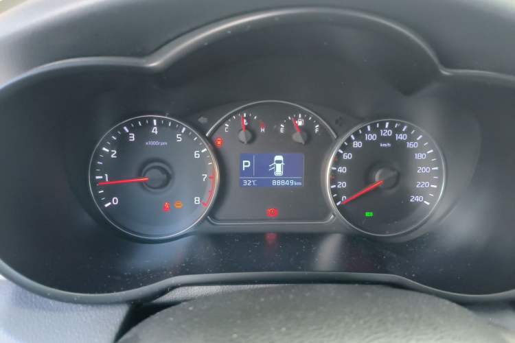 Used Kia Carens 2013 2.0L 7-Seater Automatic Standard Version China V Standard Instrument Cluster