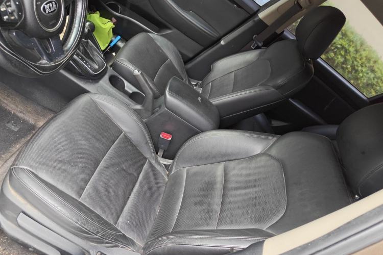 Used Kia Carens 2013 2.0L 7-Seater Automatic Comfort Edition China IV Standard Left Front Seat