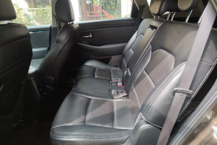 Used Kia Carens 2013 2.0L 5-Seater Automatic Comfort Version China IV Standard Left Rear Seat