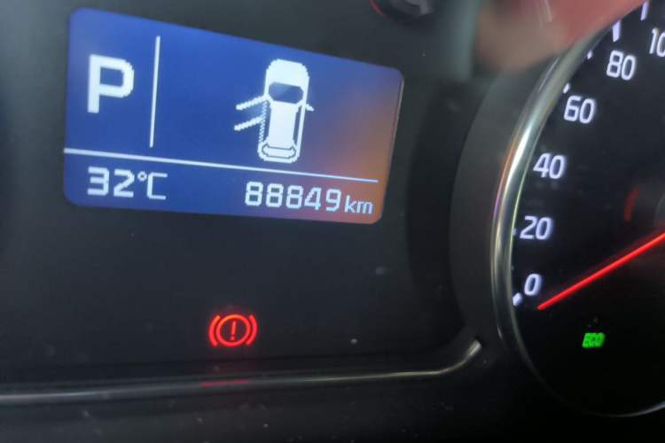 Used Kia Carens 2013 2.0L 7-Seater Automatic Standard Version China V Standard Odometer Close Up