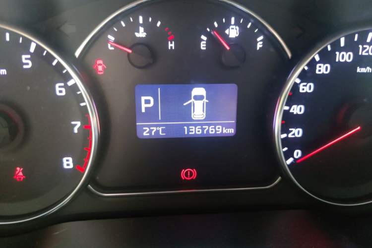 Used Kia Carens 2013 2.0L 5-Seater Automatic Comfort Version China IV Standard Odometer Close Up