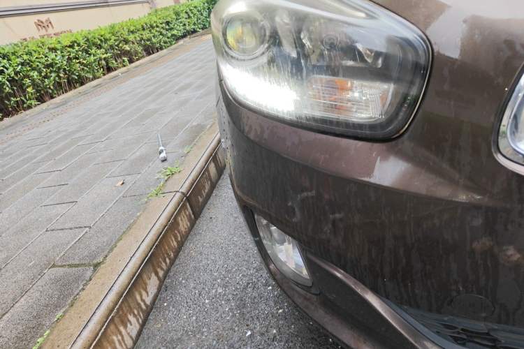 Used Kia Carens 2013 2.0L 7-Seater Automatic Comfort Edition China IV Standard Right Front Headlight