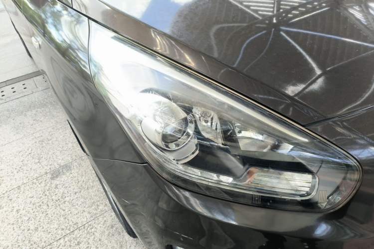 Used Kia Carens 2013 2.0L 7-Seater Automatic Standard Version China V Standard Right Front Headlight
