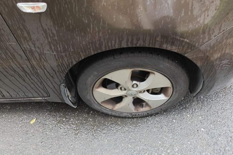 Used Kia Carens 2013 2.0L 7-Seater Automatic Comfort Edition China IV Standard Right Front Wheel Hub