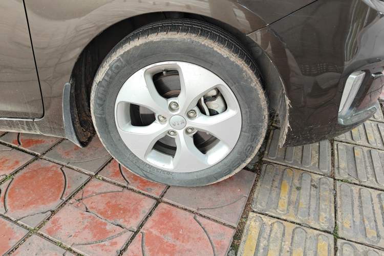 Used Kia Carens 2013 2.0L 5-Seater Automatic Standard Version China V Standard Right Front Wheel Hub