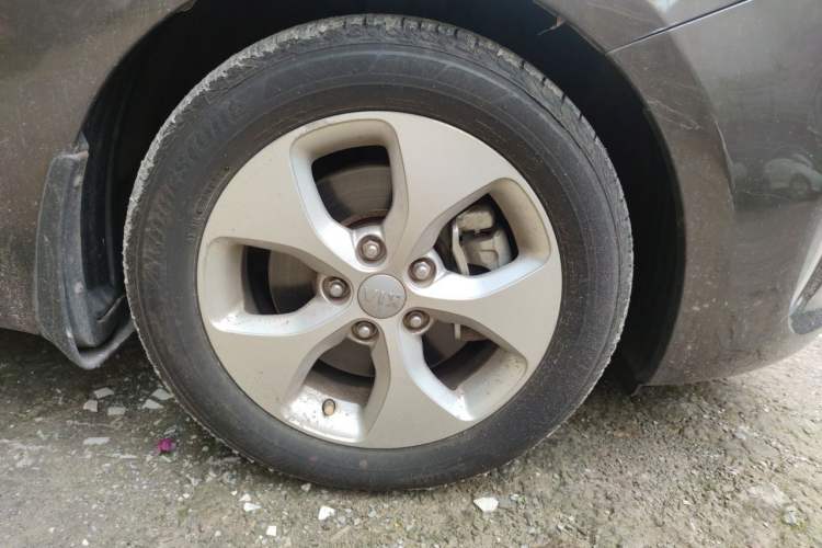Used Kia Carens 2013 2.0L 5-Seater Automatic Comfort Version China IV Standard Right Front Wheel Hub