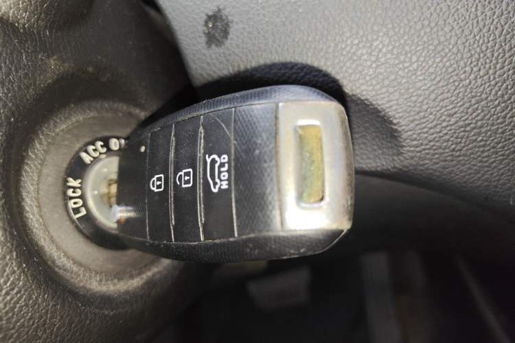 Used Kia Carens 2013 2.0L 7-Seater Automatic Comfort Edition China IV Standard Vehicle Key