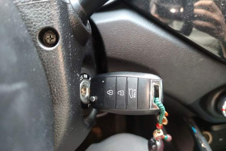 Used Kia Carens 2013 2.0L 5-Seater Automatic Comfort Version China IV Standard Vehicle Key