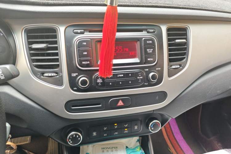 Used Kia Carens 2013 2.0L 5-Seater Automatic Standard Version China IV Standard Audio And AC Panel
