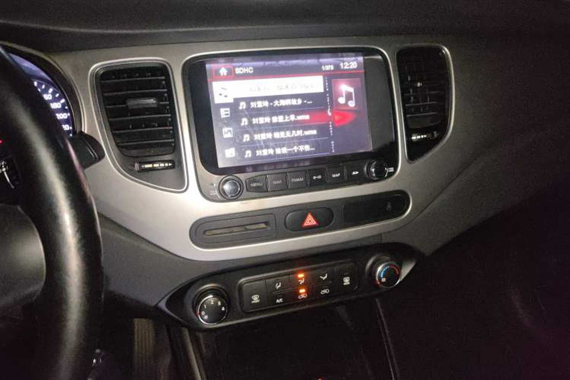 Used Kia Carens 2013 2.0L 7-Seater Automatic Standard Version China IV Standard Audio And AC Panel