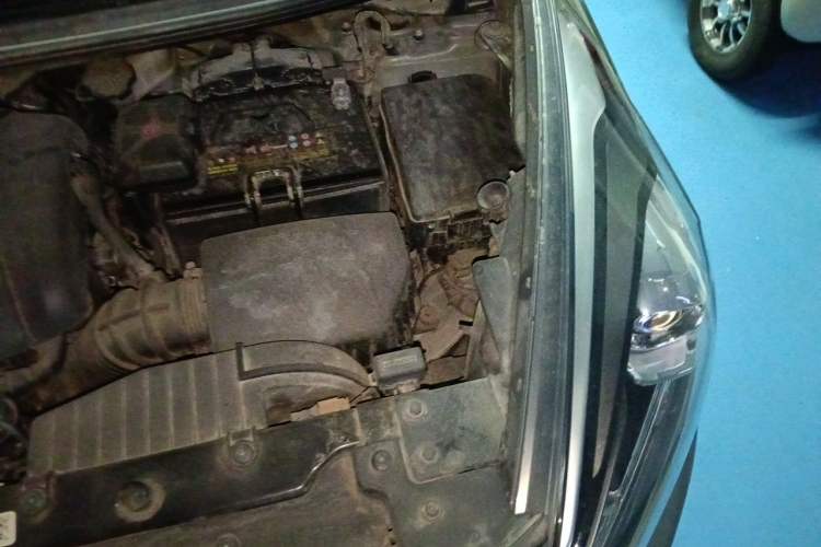 Used Kia Carens 2013 2.0L 7-Seater Automatic Standard Version China IV Standard Engine Bay Left