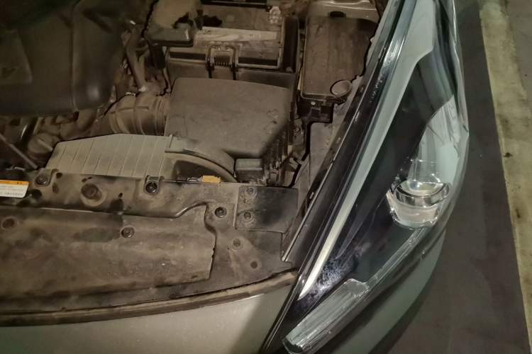 Used Kia Carens 2013 2.0L 7-Seater Automatic Standard Version China IV Standard Engine Bay Left