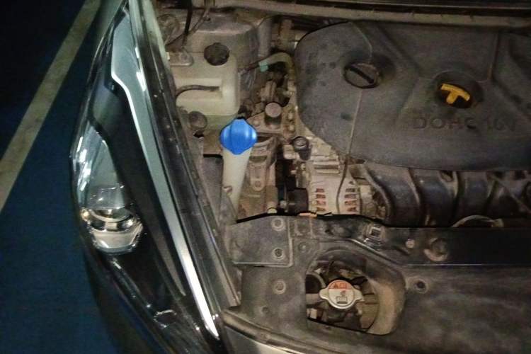 Used Kia Carens 2013 2.0L 7-Seater Automatic Standard Version China IV Standard Engine Bay Right