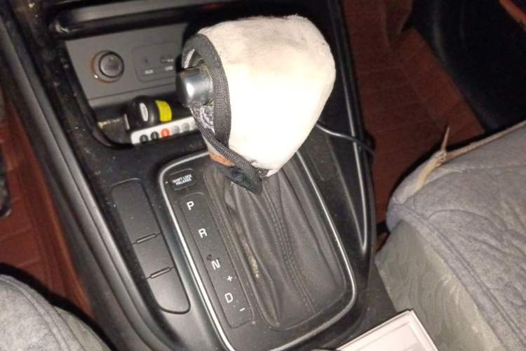 Used Kia Carens 2013 2.0L 7-Seater Automatic Standard Version China IV Standard Gear Lever