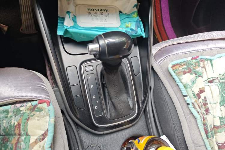 Used Kia Carens 2013 2.0L 5-Seater Automatic Standard Version China IV Standard Gear Lever