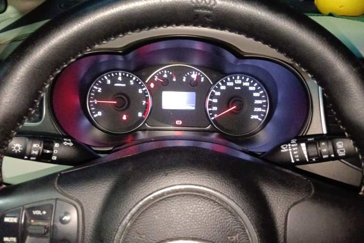 Used Kia Carens 2013 2.0L 7-Seater Automatic Standard Version China IV Standard Instrument Cluster