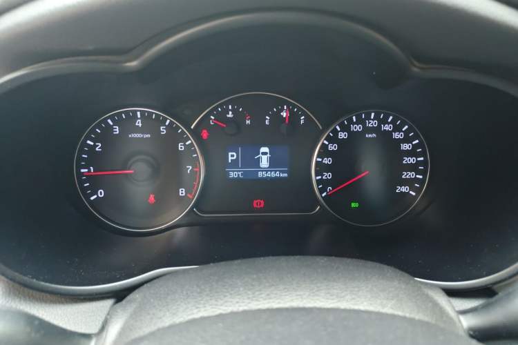 Used Kia Carens 2013 2.0L 5-Seater Automatic Standard Version China IV Standard Instrument Cluster