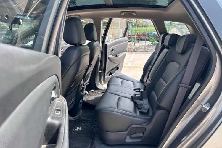Used Kia Carens 2013 2.0L 5-Seater Automatic Comfort Version China IV Standard Interior 3