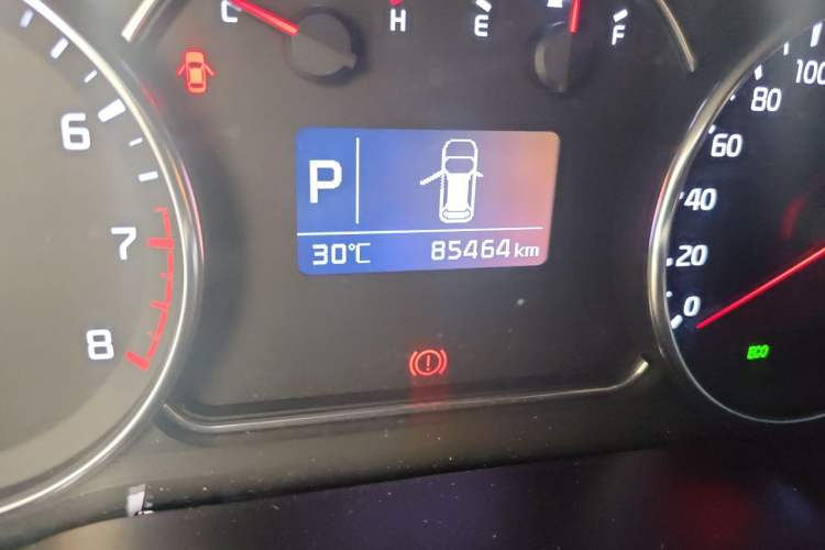 Used Kia Carens 2013 2.0L 5-Seater Automatic Standard Version China IV Standard Odometer Close Up